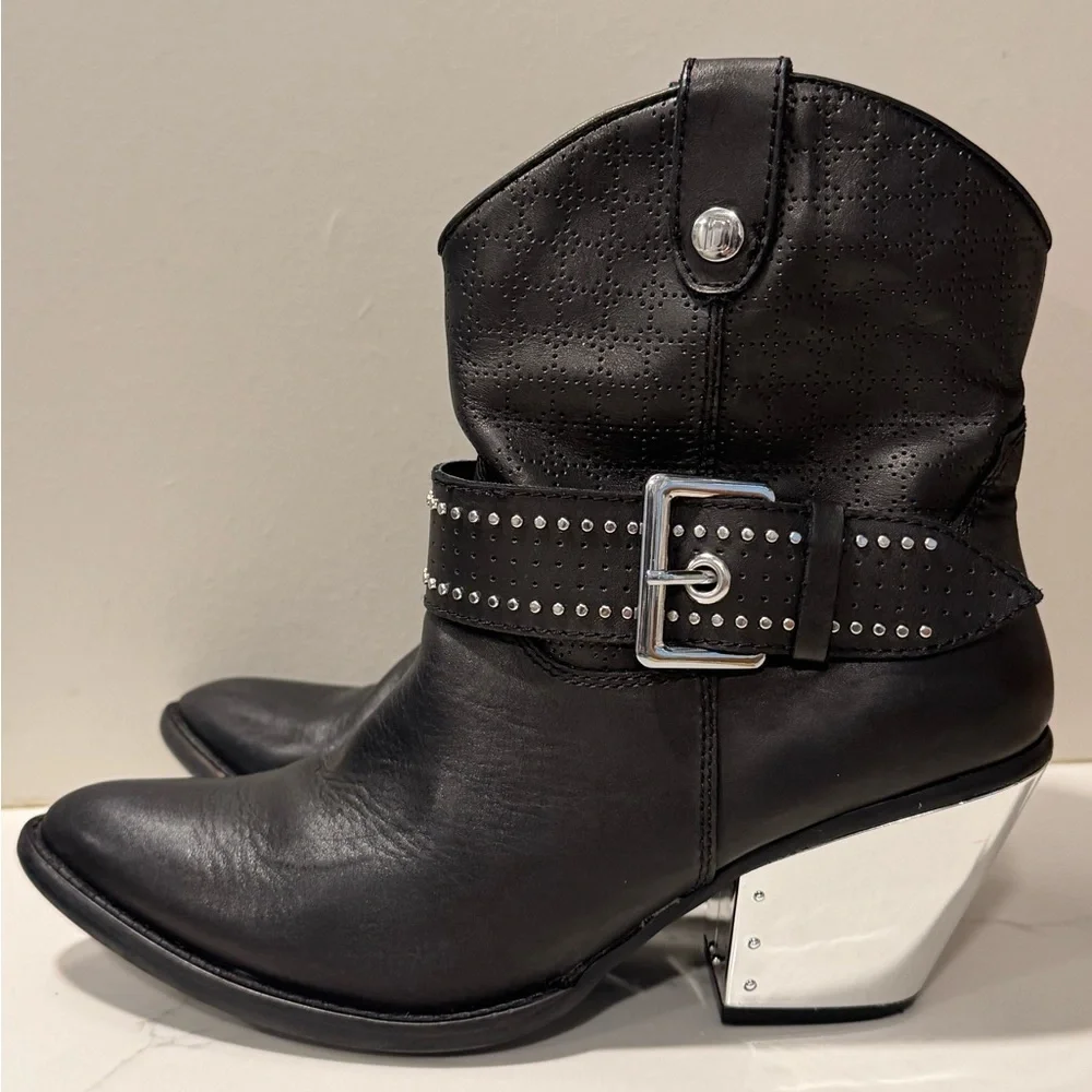 Dingo Backstage Leather Western Ankle Boot